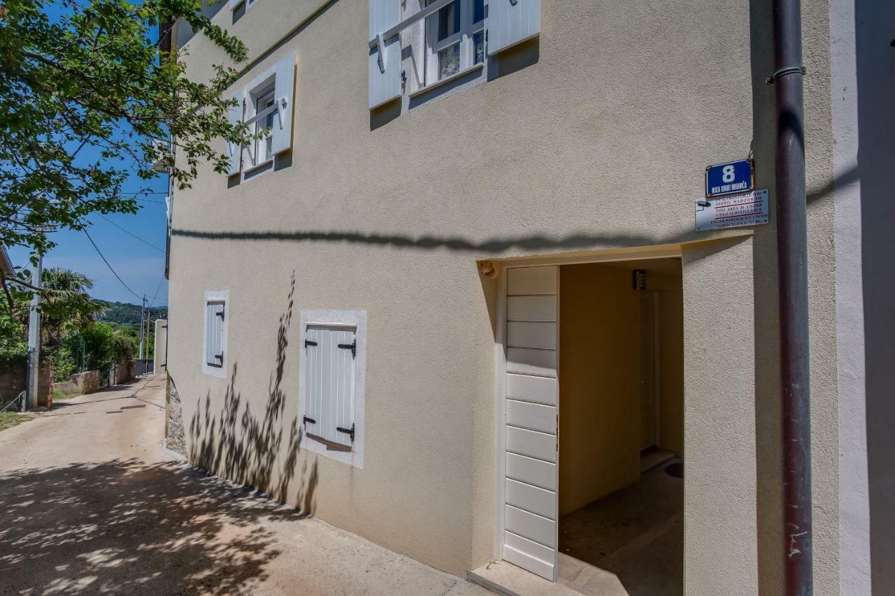 Mediterranes Ferienhaus M. Terrasse Veli Lošinj Exterior foto